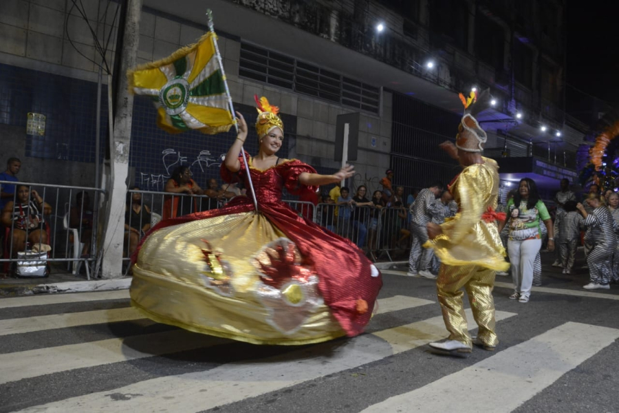 Escolas de samba brilham na primeira noite de desfiles no carnaval de Natal